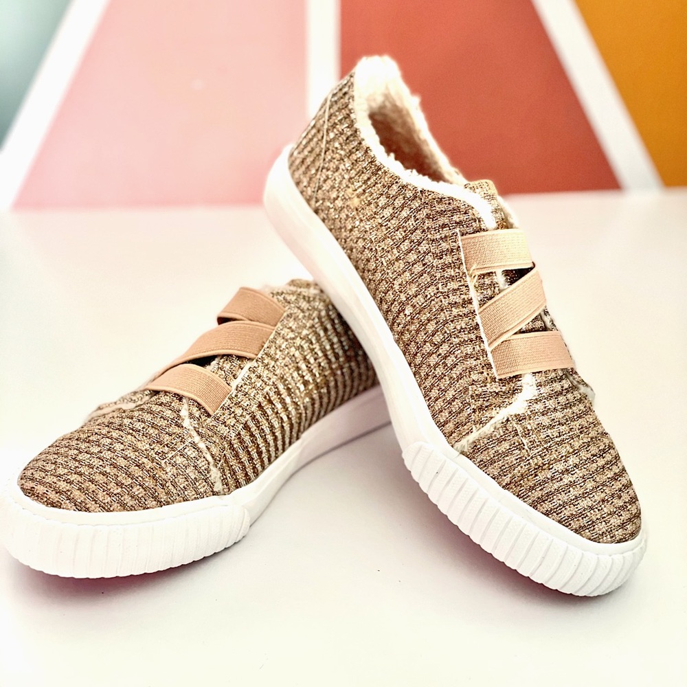 Brand new Blowfish Malibu kids size 2 gold flats